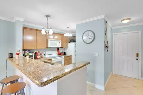 4855 Via Palm Lks #902, West Palm Beach, FL 33417