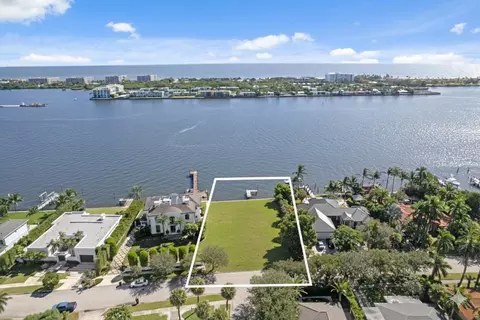 2002 Notre Dr, FL 33460