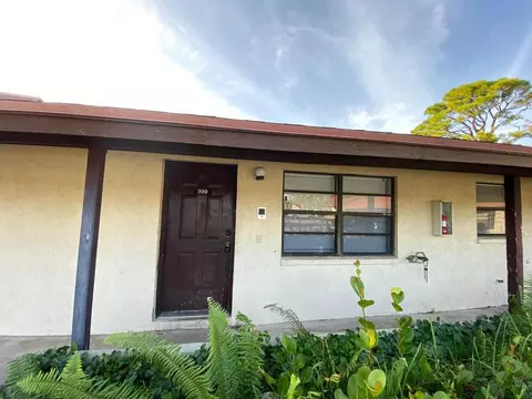 399 Glenwood Dr, West Palm Beach, FL 33415
