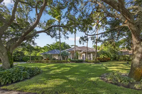 9923 SE Oak Tree Ter, Tequesta, FL 33469