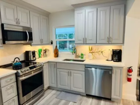 200 NE 56th St #200, Oakland Park, FL 33334
