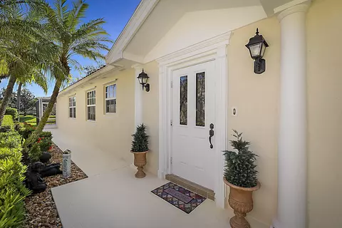 645 Hudson Bay Dr, Palm Beach Gardens, FL 33410