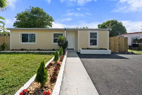 200 Plum Tree Dr, Lake Worth, FL 33462