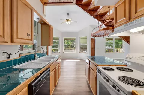 5065 SE Orange St SE, Stuart, FL 34997 photo 9