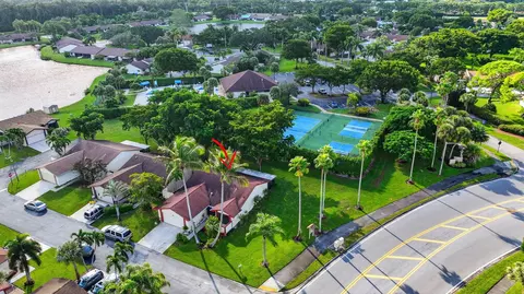 29 Fawlkland Cir, Boynton Beach, FL 33426
