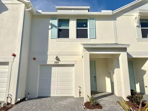 595 Salisbury Cir, Fort Pierce, FL 34982