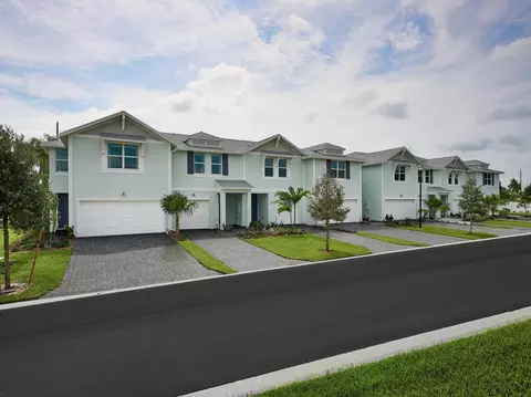 586 Salisbury Cir, Fort Pierce, FL 34982