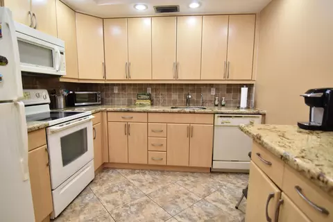 3020 Hythe B #3020B, Boca Raton, FL 33434