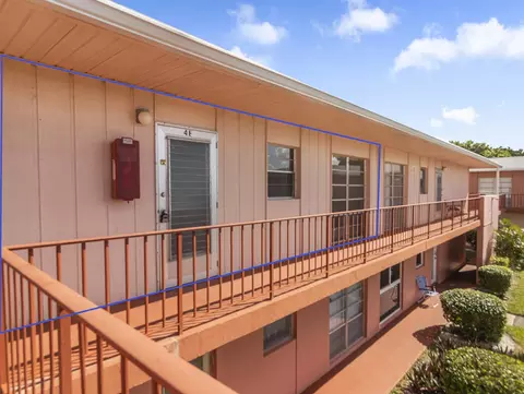 4 Golfs Edge #E, West Palm Beach, FL 33417