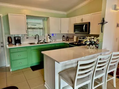 Kitchen - 5248 SE 43rd Trce, Okeechobee, FL 34974 photo 1 of 5