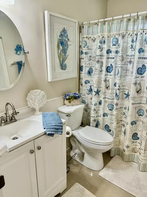 Bath - 5248 SE 43rd Trce, Okeechobee, FL 34974 photo 2 of 2