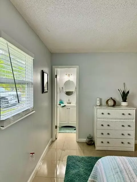Bedroom - 5248 SE 43rd Trce, Okeechobee, FL 34974 photo 2 of 3