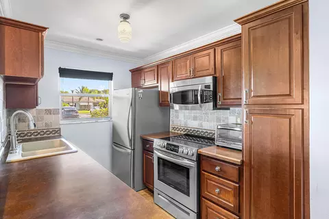 510 High Point Dr #D, Delray Beach, FL 33445