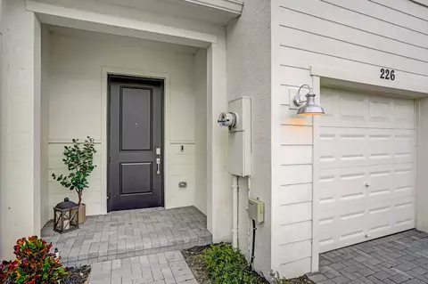 226 SE Woodbark St, Port Saint Lucie, FL 34984