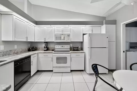 6065 Sunny Manor Ct, Delray Beach, FL 33484