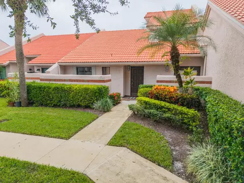 3512 SE Sandpiper Cir, Port Saint Lucie, FL 34952
