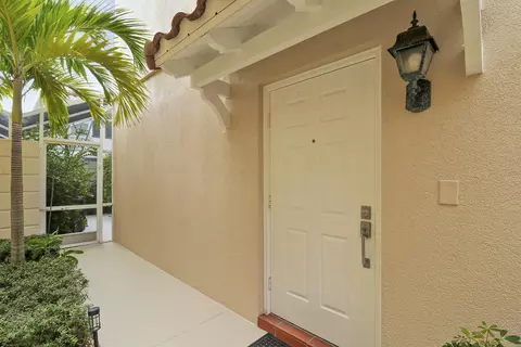 18 Tall Oaks Cir, Tequesta, FL 33469