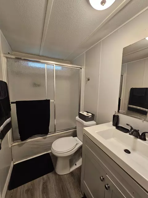Bath - 3222 SE 34th Ave, Okeechobee, FL 34974 photo 1 of 3