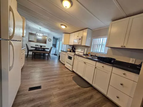 Kitchen - 3222 SE 34th Ave, Okeechobee, FL 34974 photo 4 of 4