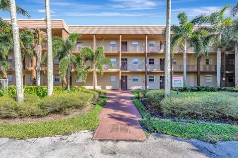 120 Sparrow Dr #213, Royal Palm Beach, FL 33411
