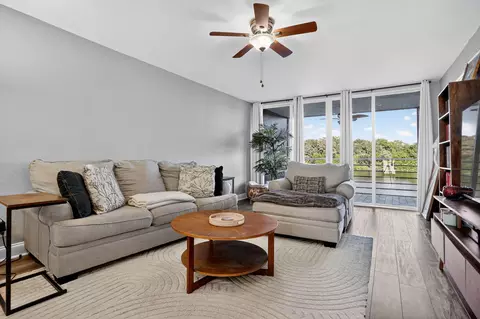 9450 Poinciana Pl #203, Davie, FL 33324