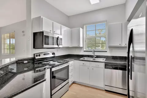 1561 SE Pomeroy St, Stuart, FL 34997 photo 9