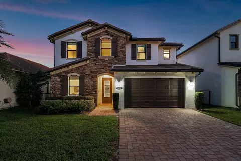 8835 Grand Prix Ln, Boynton Beach, FL 33472