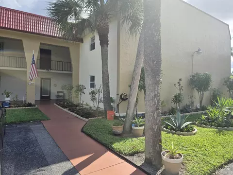 112 Lake Dora Dr, West Palm Beach, FL 33411