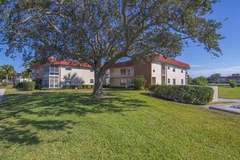 68 Royal Oak Ct #202, Vero Beach, FL 32962