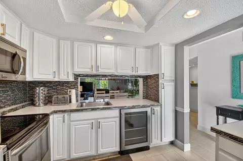 2400 NE 1st Ln #102, Boynton Beach, FL 33435