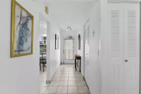 27 Abbey Ln #205, Delray Beach, FL 33446