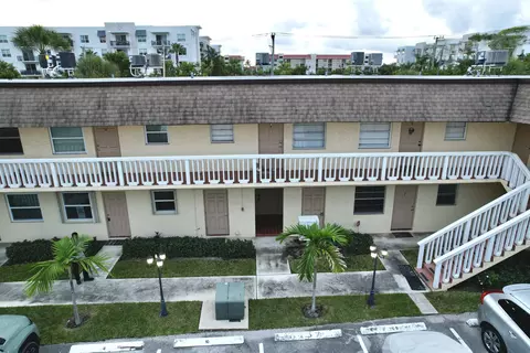 1204 S Lake Dr E #3, Lantana, FL 33462