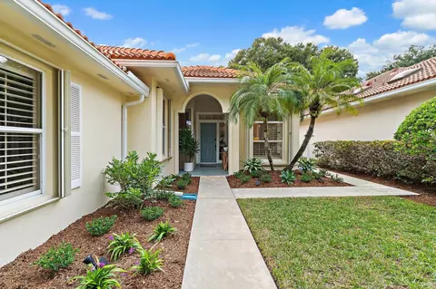 231 E Tall Oaks Cir, Palm Beach Gardens, FL 33410