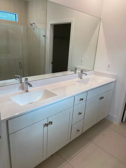 Bath - 6950 SE Park Trace Dr, Stuart, FL 34997 photo 2 of 3