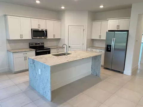 Kitchen - 6950 SE Park Trace Dr, Stuart, FL 34997 photo 2 of 2