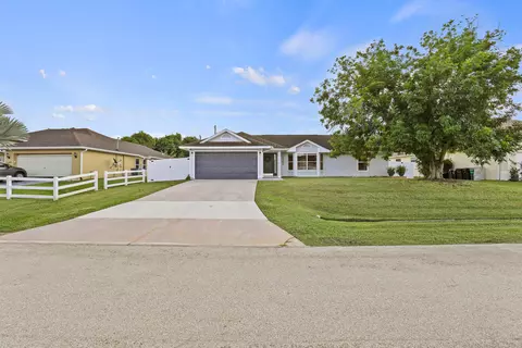 1542 SW Dycus Ave, Port Saint Lucie, FL 34953