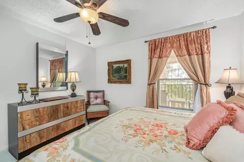 Bedroom - 3833 Edgewater Dr, Sebring, FL 33872 photo 7 of 8