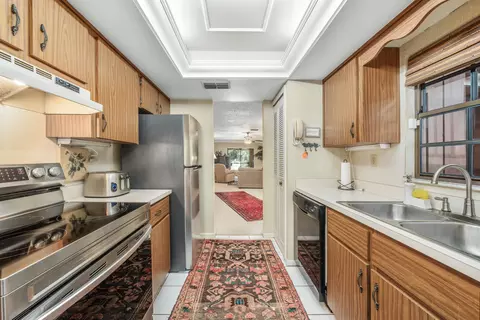 Kitchen - 3833 Edgewater Dr, Sebring, FL 33872 photo 4 of 4