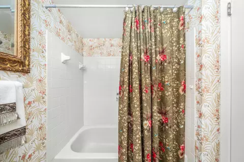 Bath - 3833 Edgewater Dr, Sebring, FL 33872 photo 2 of 4