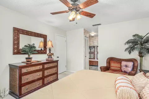 Bedroom - 3833 Edgewater Dr, Sebring, FL 33872 photo 4 of 8