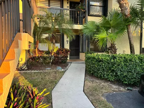 4704 Lucerne Lakes Blvd E #102, Lake Worth, FL 33467