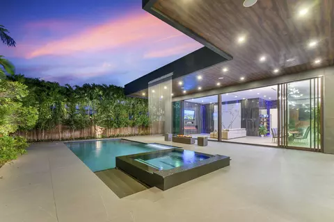 2401 NE 13th St, Fort Lauderdale, FL 33304