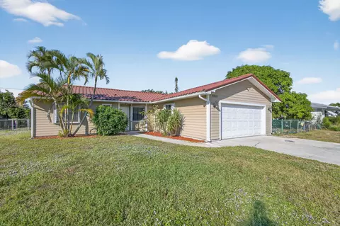 8288 SE Pine Cir, Hobe Sound, FL 33455