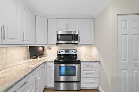 2736 SE Birmingham Dr, Stuart, FL 34994 photo 6