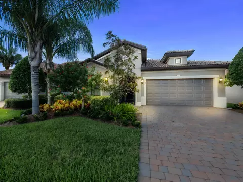 564 SE Monet Dr, Port Saint Lucie, FL 34984