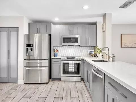 4441 NW 22nd Rd #414, Coconut Creek, FL 33066