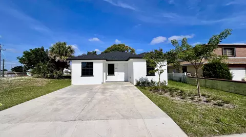 1580 W 32nd St, Riviera Beach, FL 33404