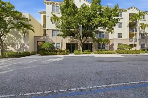 4 Renaissance Way #110, Boynton Beach, FL 33426