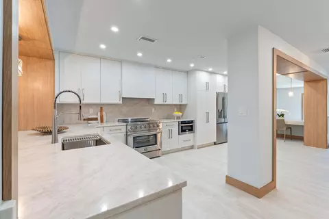 Kitchen - 17036 Bay St, Jupiter, FL 33477 photo 3 of 6