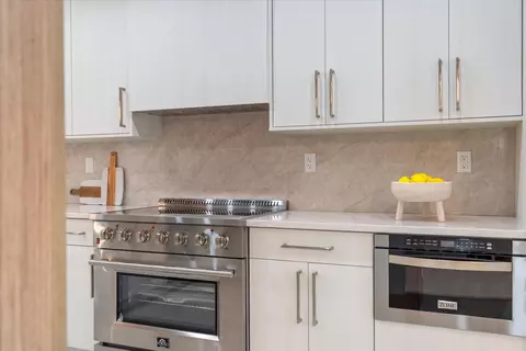 Kitchen - 17036 Bay St, Jupiter, FL 33477 photo 5 of 6
